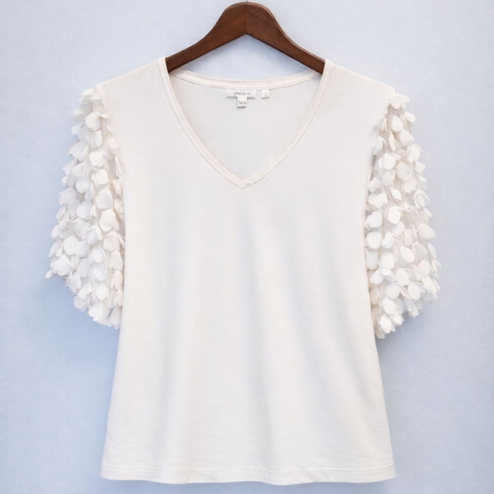 Chicos Cream Pullover V-neck Top With 3D Petal Appliqué Sleeve Sz 4 (XXL)